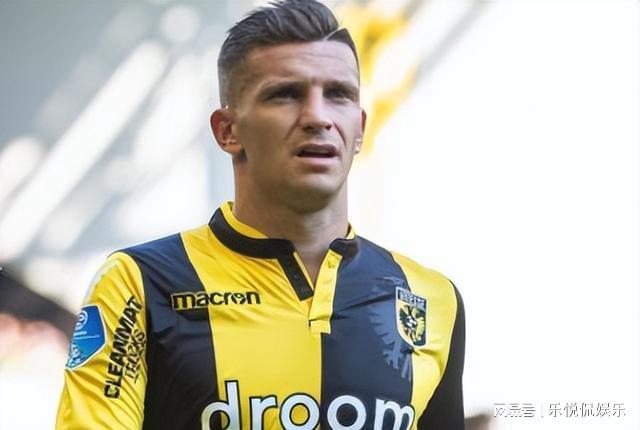 向亚足联递 向亚足联递